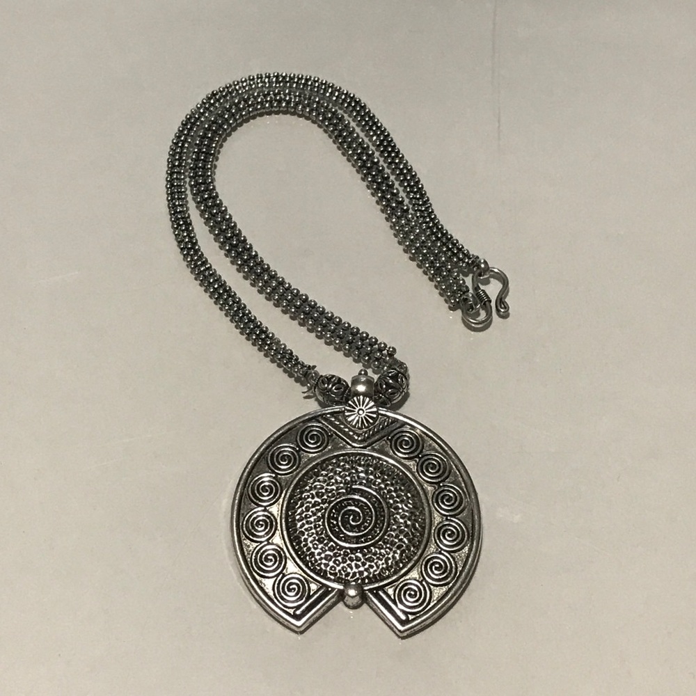 Black metal chain with big pendant